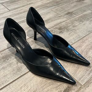 NWOT. Michael Shannon Della heels in navy